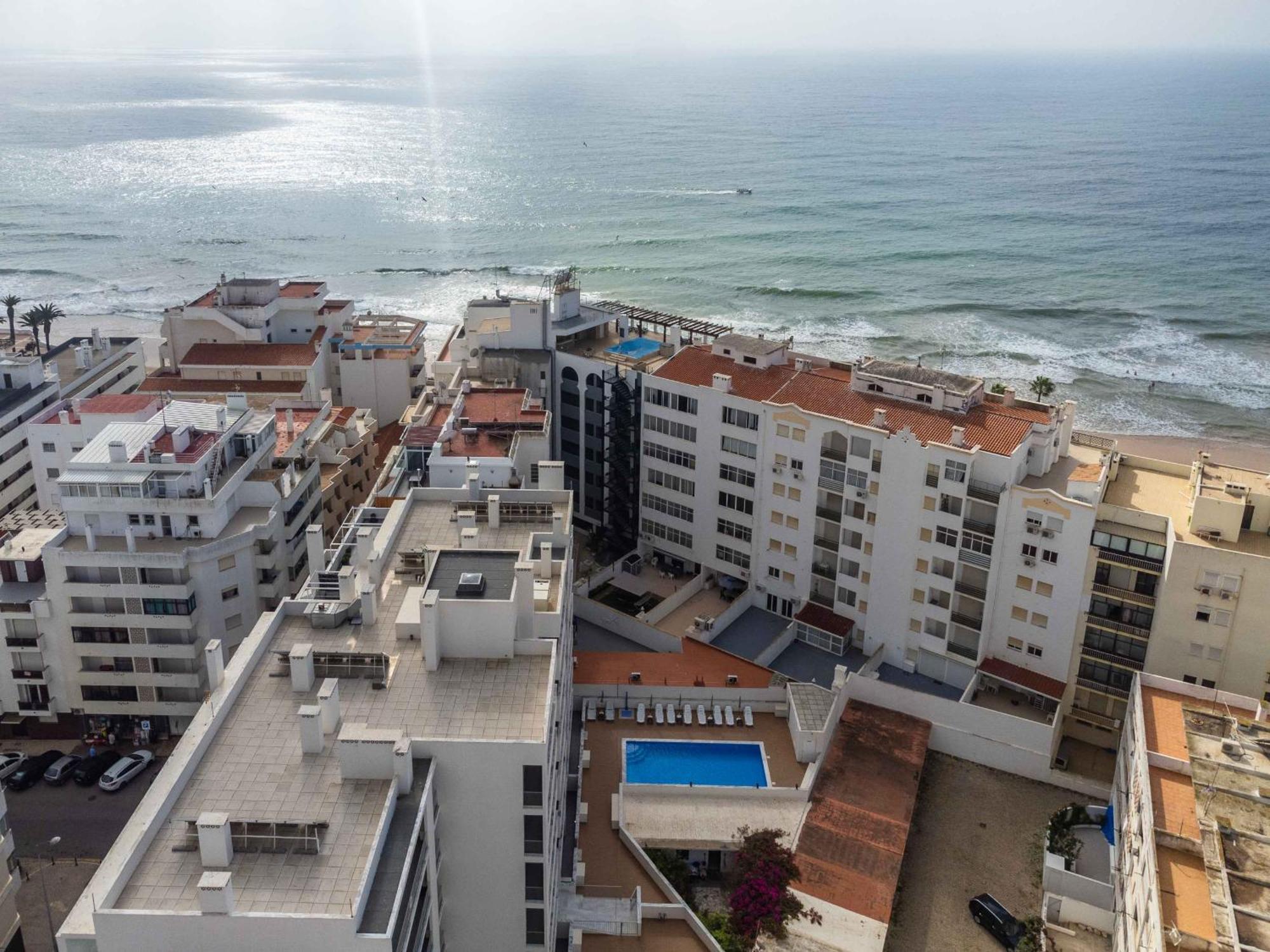 Caravelas 2-Bedroom Apartment With Pool - 50M From The Beach Armacao de Pera Luaran gambar