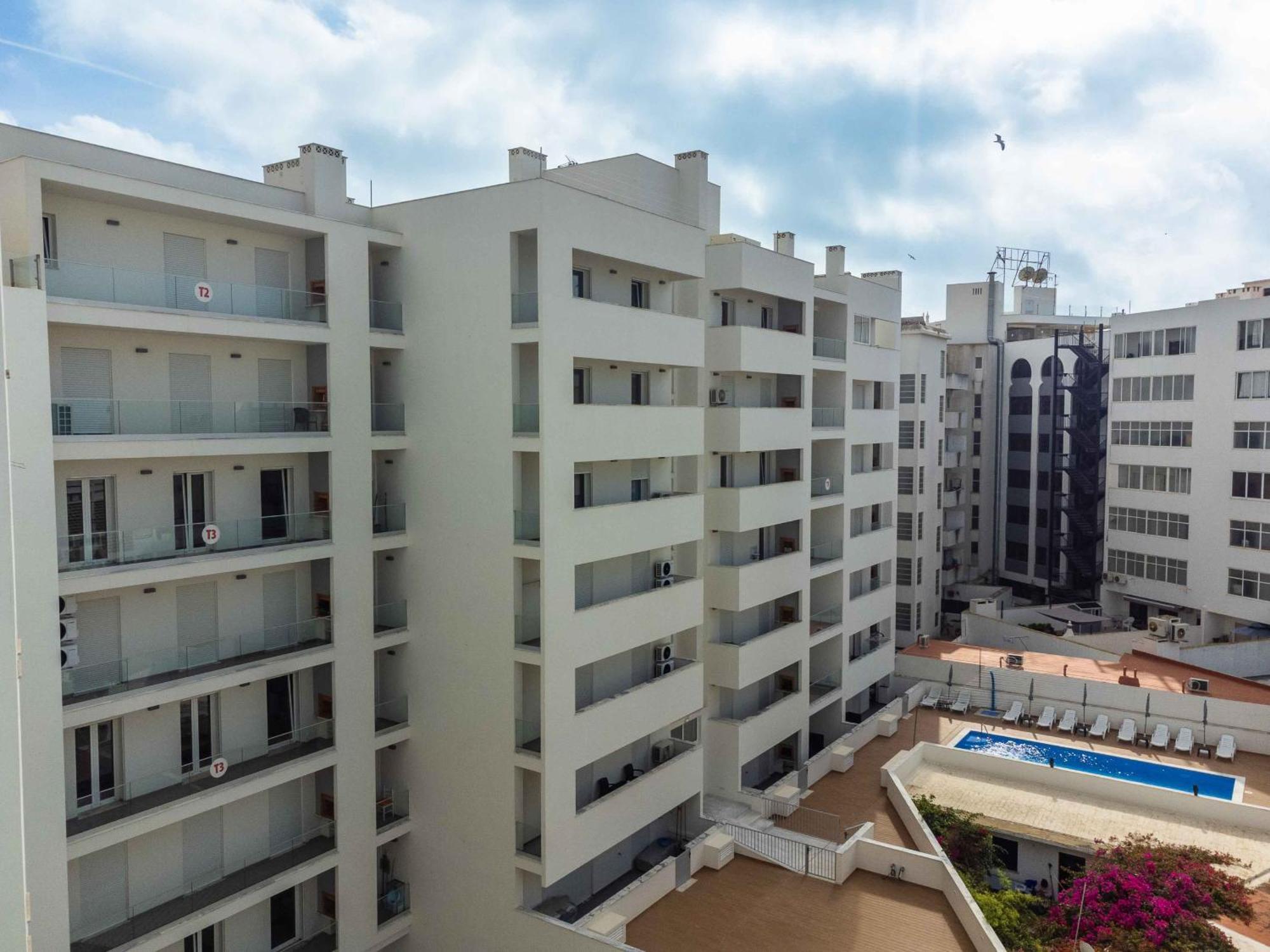 Caravelas 2-Bedroom Apartment With Pool - 50M From The Beach Armacao de Pera Luaran gambar