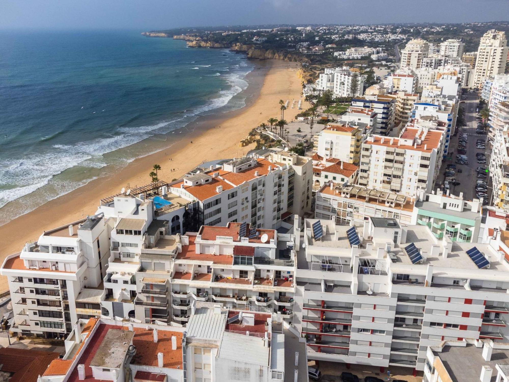 Caravelas 2-Bedroom Apartment With Pool - 50M From The Beach Armacao de Pera Luaran gambar